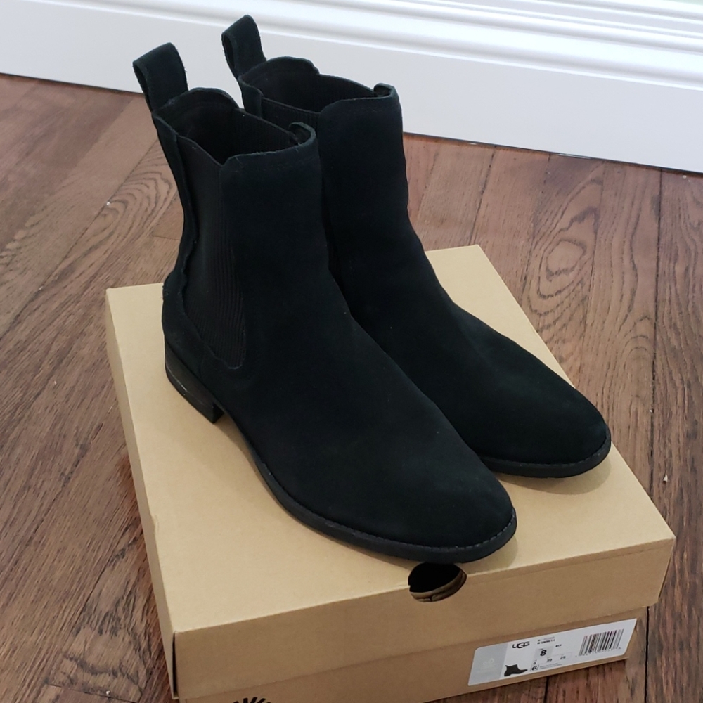 Ugg black suede boot